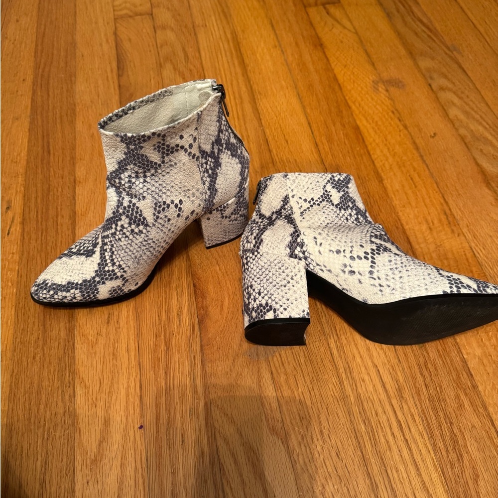 Steve Madden women’s size 6.5 Ankle Boots